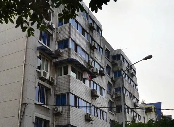 翔宇苑一期3室1厅1卫东南朝向2800.00元/月出租