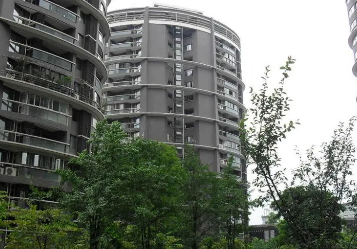 布鲁汀3室2厅2卫东南朝向2800.00元/月出租