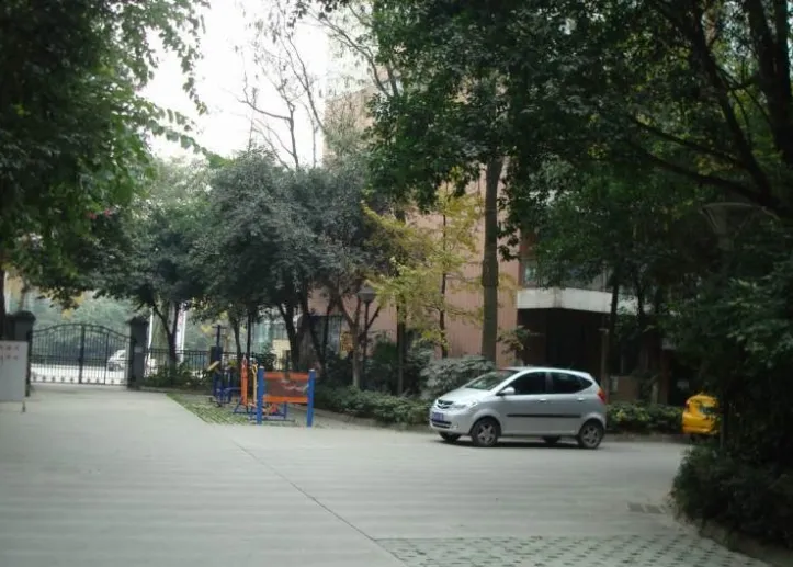 锦里光华3室1厅2卫南朝向2000.00元/月出租