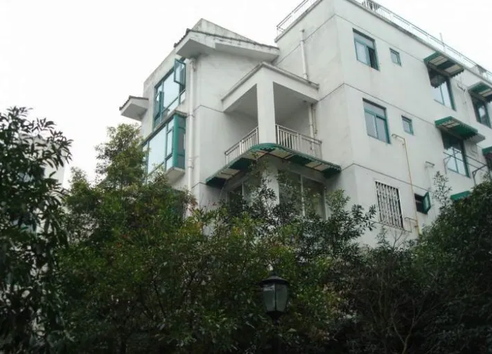 丛林背景2室2厅1卫东南朝向1100.00元/月出租