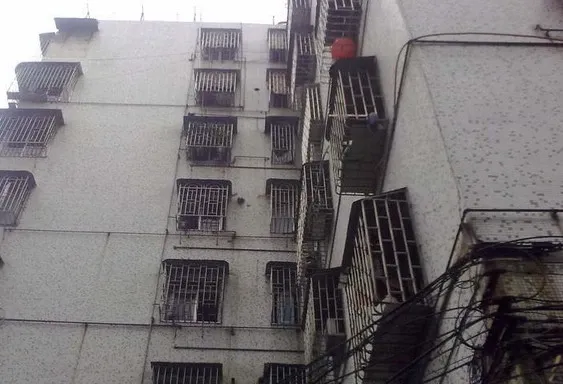 后龙西街小区1室1厅东南朝向11880.00元/月出租