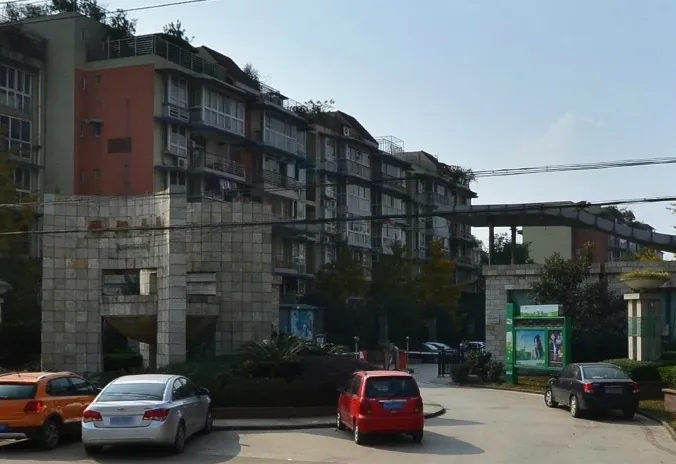 丽阳嘉园3室2厅1卫东南朝向1800.00元/月出租