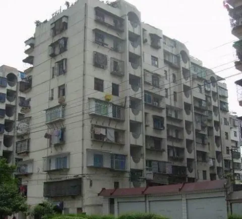 怡园西村3室1厅1卫南朝向2000.00元/月出租
