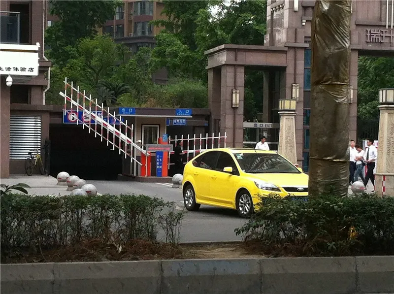 望江橡树林二期3室1厅1卫东朝向4000.00元/月出租