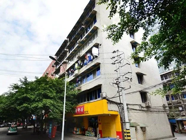 望平街76号院2室1厅1卫东朝向2500.00元/月出租