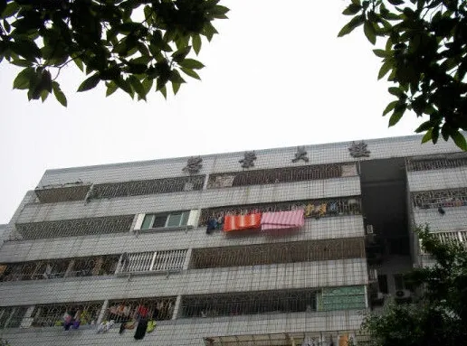 思景大楼3室1厅1卫南朝向3000.00元/月出租