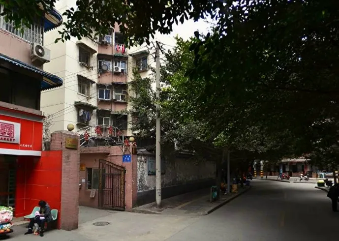 金城商住楼2室1厅1卫东南朝向1900.00元/月出租