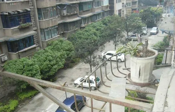 育才路27号院3室1厅1卫东南朝向2000.00元/月出租