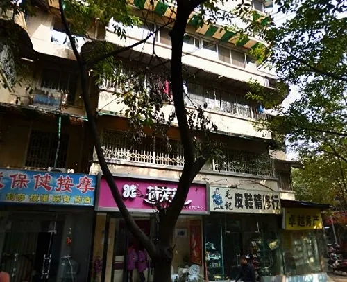 玉洁巷6号院3室1厅1卫南朝向3000.00元/月出租