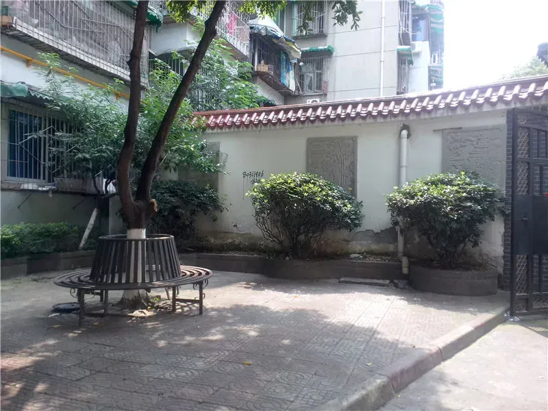 肖家河街40号小区2室1厅1卫东南朝向1400.00元/月出租