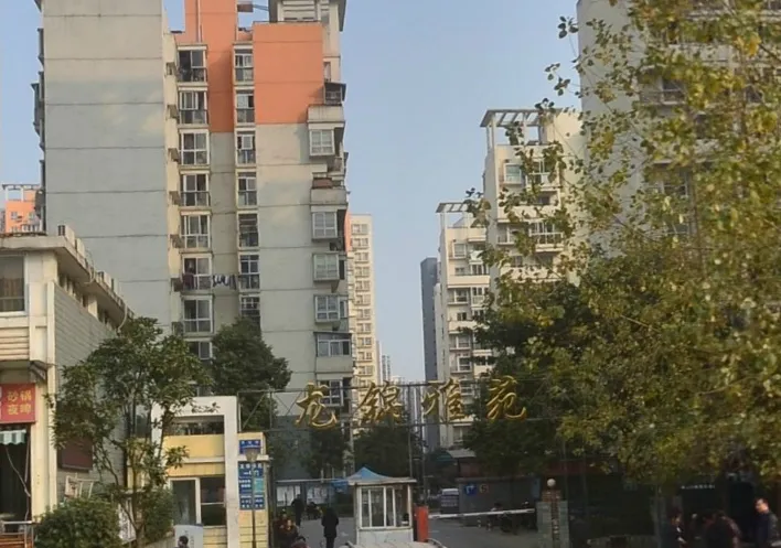 龙锦雅苑1室1厅1卫东南朝向1850.00元/月出租