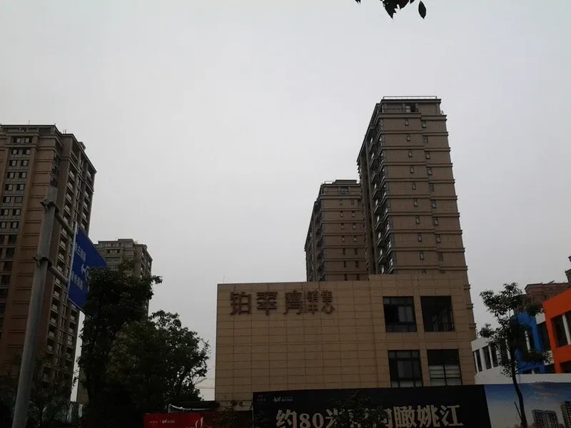 宝翠茗苑2室1厅1卫南朝向2200.00元/月出租
