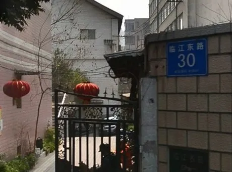 临江名居2室2厅2卫东南朝向3900.00元/月出租