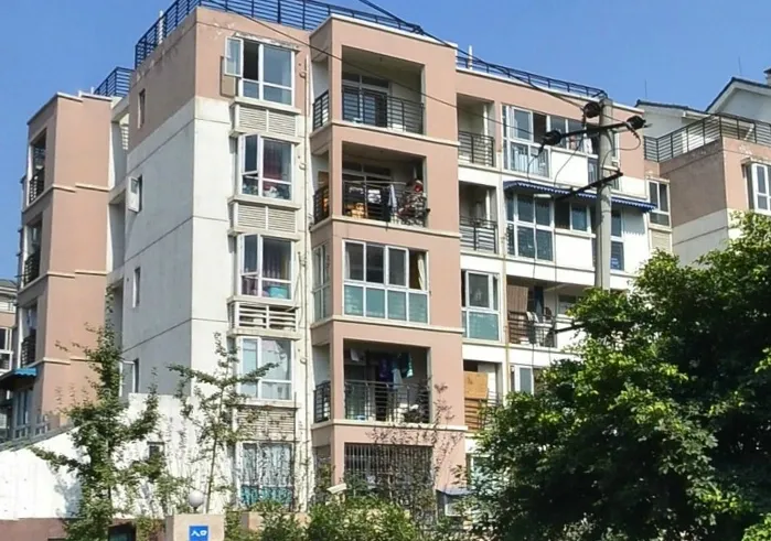 居家福地3室2厅1卫东朝向2300.00元/月出租