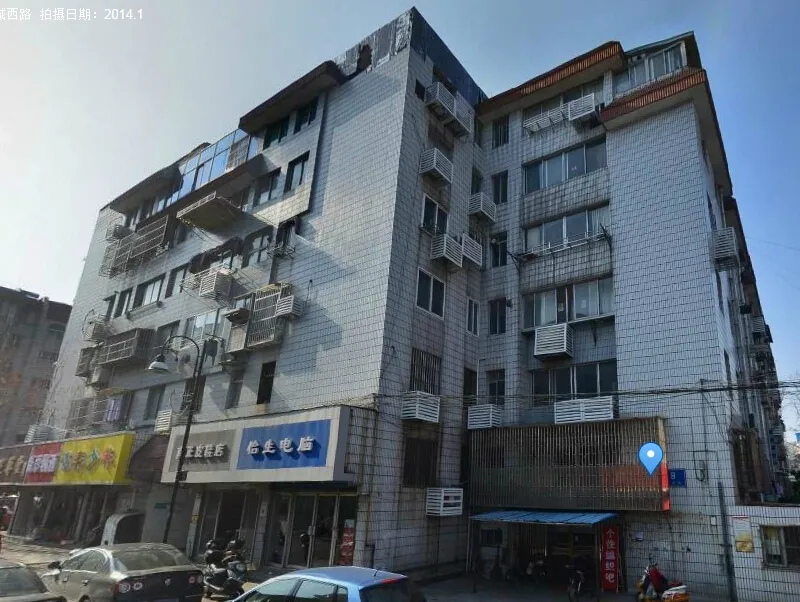 华威园3室1厅1卫南朝向2300.00元/月出租