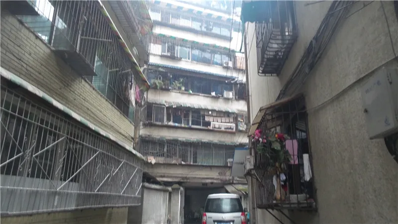 中同仁路39号院3室1厅1卫东南朝向2300.00元/月出租