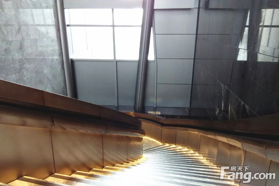 实景图:酒店楼梯（2015-2-2）
