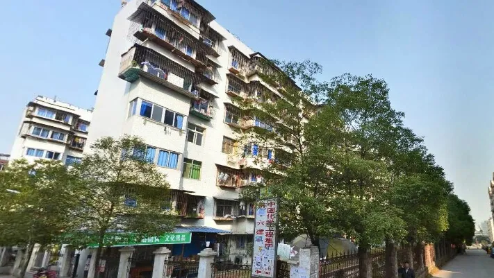 十六化建3室2厅2卫南朝向1800.00元/月出租