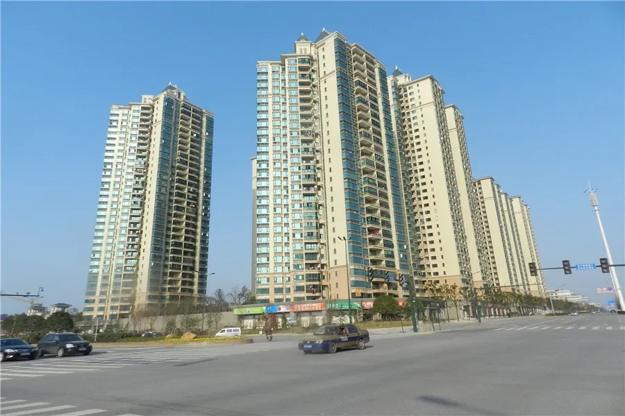 恒大翡翠华庭3室2厅1卫南朝向2500.00元/月出租