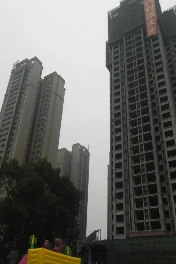 中心城3室2厅1卫东西南北朝向1700.00元/月出租