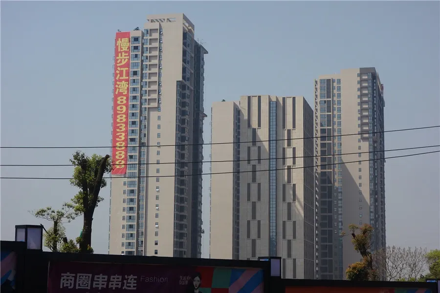 慢步江湾3室2厅1卫南朝向2500.00元/月出租