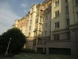 市府小区3室2厅2卫东西朝向2100.00元/月出租