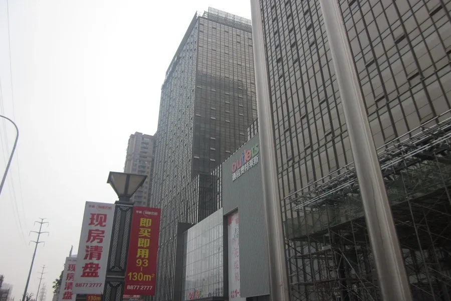 华晨世纪广场3室2厅1卫南朝向3900.00元/月出租