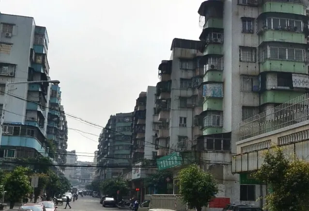 东港街3室2厅1卫南北朝向1800.00元/月出租