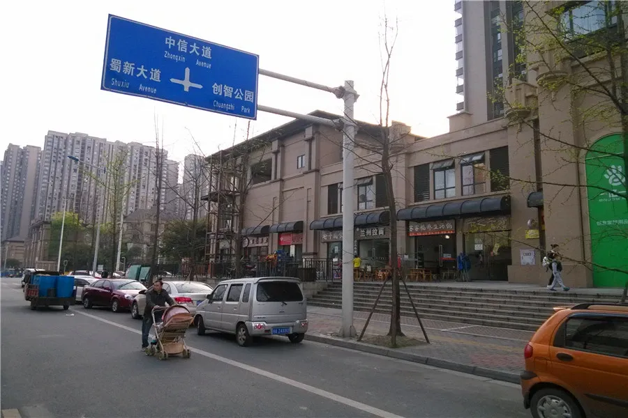 绿地缤纷城2室1厅1卫东南朝向4000.00元/月出租