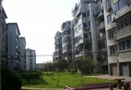 庆丰小区5室2厅2卫南朝向2000.00元/月出租