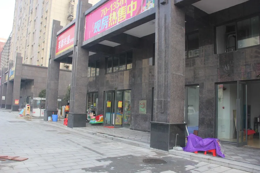 可可小城3室2厅1卫南朝向2400.00元/月出租