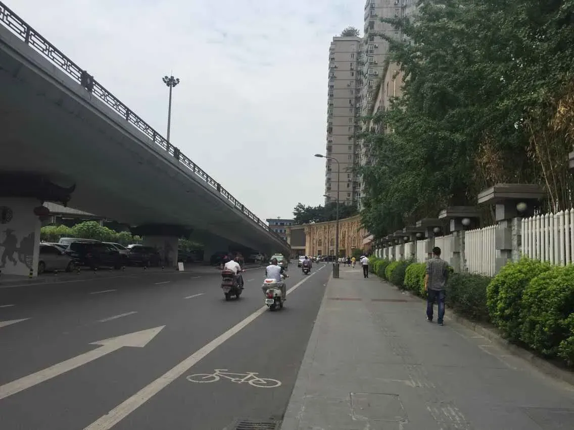 人民南路四段36号院2室1厅1卫南朝向2000.00元/月出租