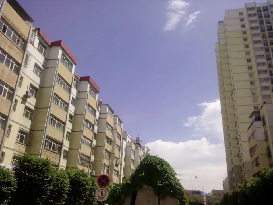 辰轩小区3室2厅2卫东西朝向2600.00元/月出租