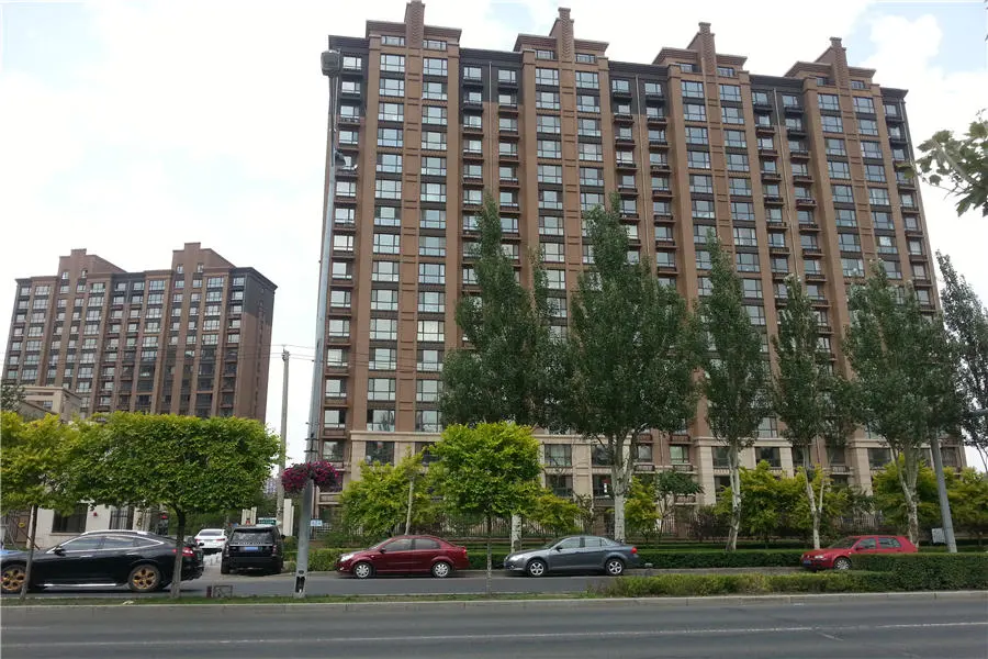 垠禄倚澜观邸项目位于:硅谷大街与飞跃路交会处南行300米(观澜湖公园