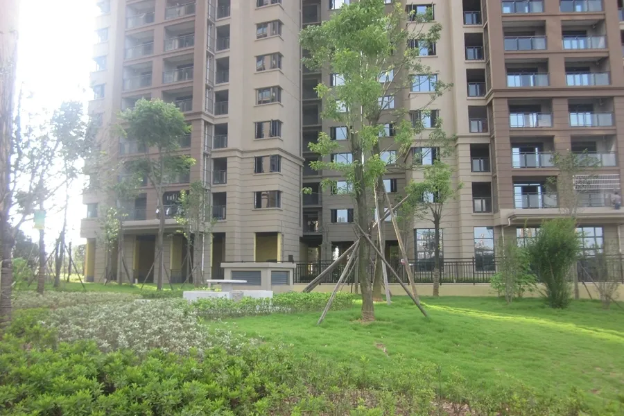 江河东澜湾3室1厅1卫南朝向2500.00元/月出租
