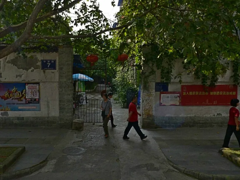 中新路7号院3室1厅1卫南朝向2000.00元/月出租