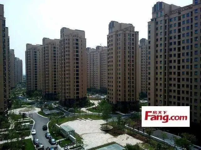 东安景苑4室2厅2卫南朝向2600.00元/月出租