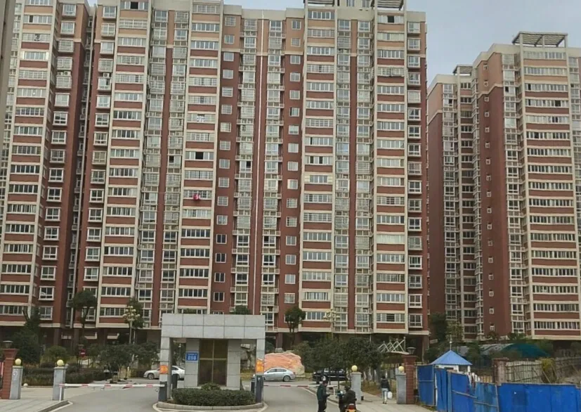 磊鑫嘉苑3室2厅2卫南朝向3000.00元/月出租