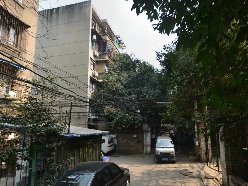 万年场下街121号院2室1厅1卫东西南朝向1800.00元/月出租