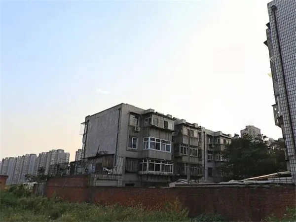 正泰楼3室1厅1卫南北朝向900.00元/月出租