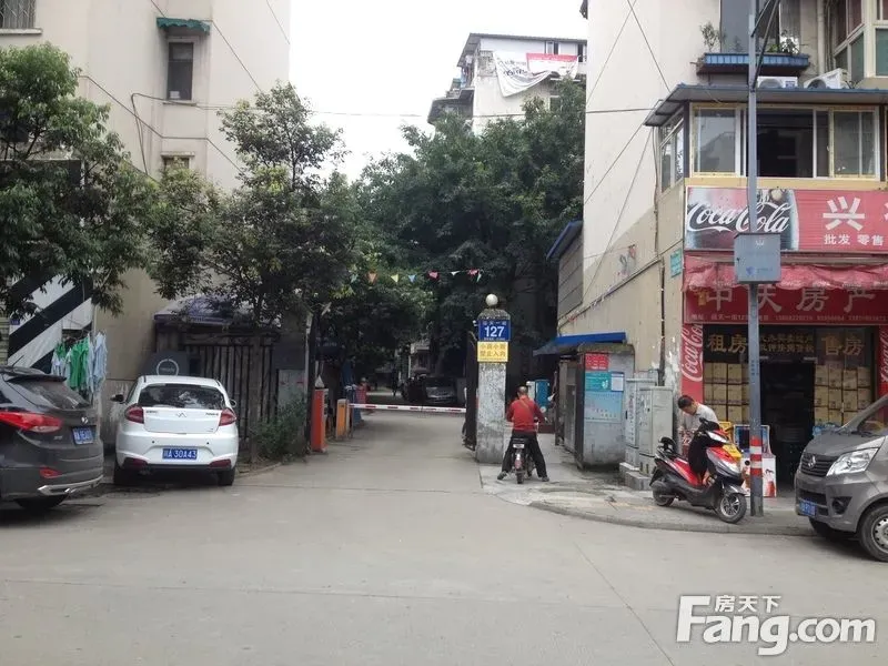 上东花园三组团3室1厅1卫东南朝向2000.00元/月出租