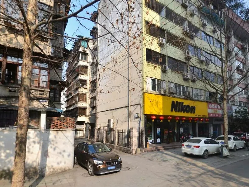 布后街8号院2室1厅1卫东南朝向2300.00元/月出租