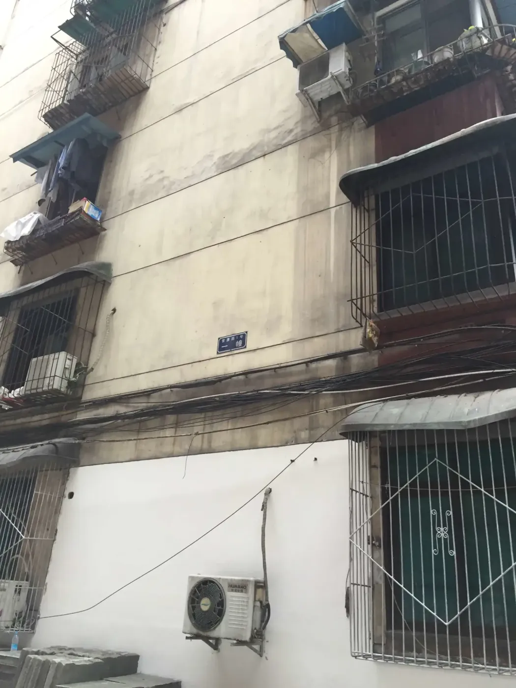 营康路1号院4室1厅2卫东南朝向2300.00元/月出租