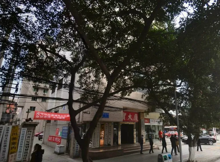 万宝大厦3室1厅1卫东南朝向4500.00元/月出租