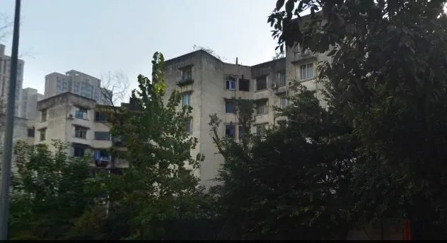 莲花新区北二巷8号院3室1厅1卫西南朝向2000.00元/月出租