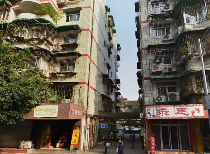 白家塘街1号院3室1厅1卫西北朝向2300.00元/月出租