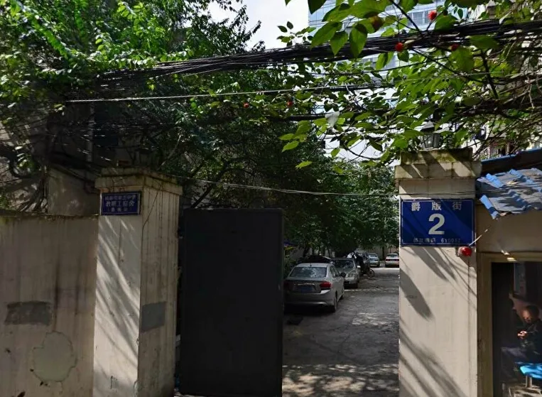 爵版街2号院3室1厅1卫东南朝向2200.00元/月出租