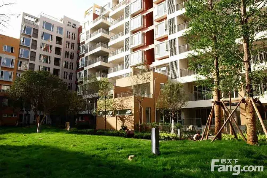 万科魅力之城一期3室1厅1卫东南朝向2500.00元/月出租