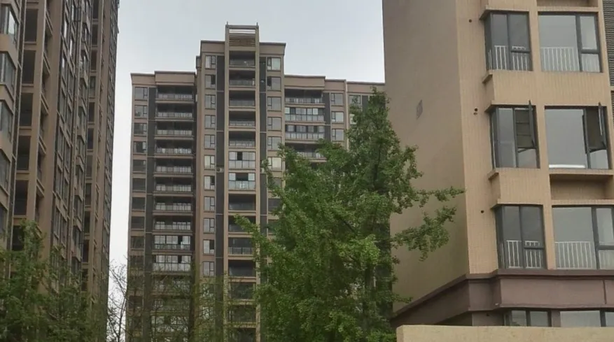 警馨苑3室1厅2卫东南朝向2800.00元/月出租