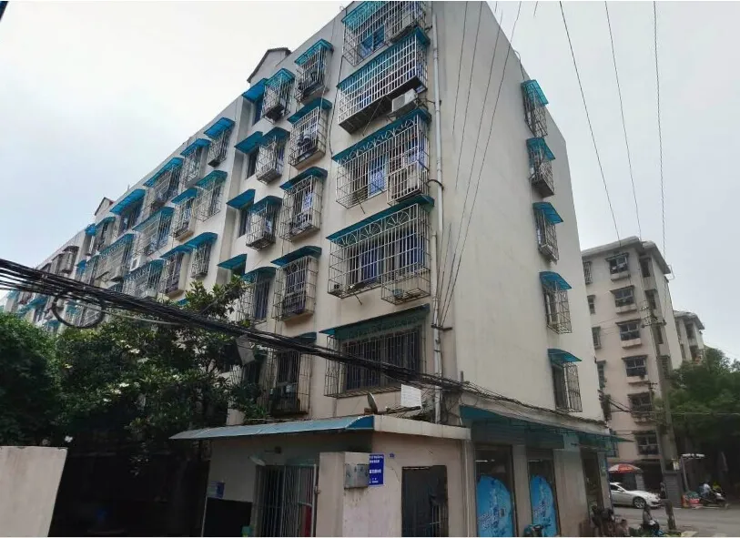 学堂坡小区4室2厅1卫南北朝向4500.00元/月出租